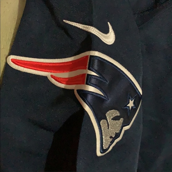 Tom Brady #12 Patriots Jersey - Picture 4 of 8